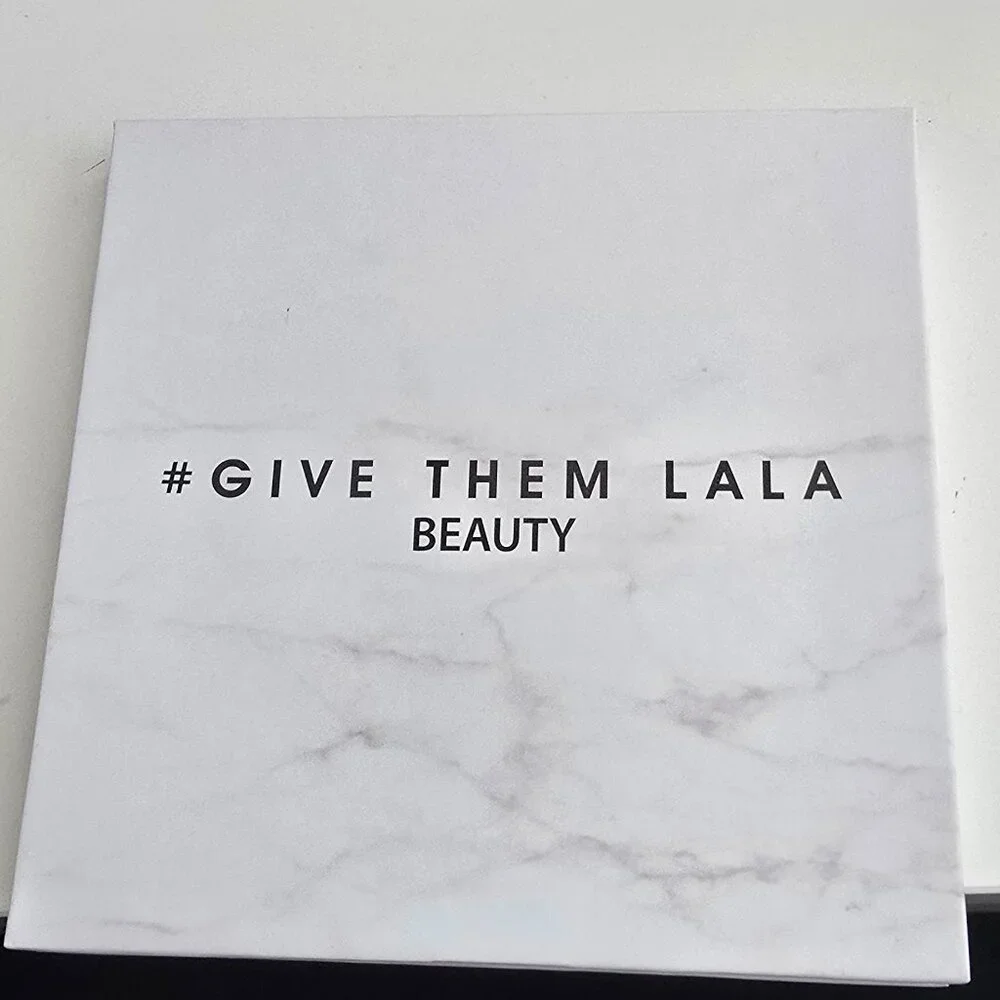 Give Them Lala Beauty GROWN WOMAN EyeShadow Palette 30g Full Size 9 Shades